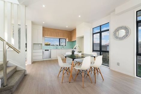 Photo of property in 14a York Road, Papatoetoe, Auckland, 2104