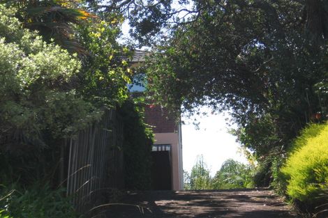 Photo of property in 2/7 Scarboro Terrace, Murrays Bay, Auckland, 0630