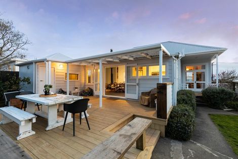 Photo of property in 17 Kowhai Street, Strandon, New Plymouth, 4312