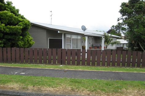 Photo of property in 17 Lindis Place, Mangere Bridge, Auckland, 2022