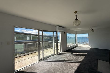 Photo of property in 281 Queens Drive, Lyall Bay, Wellington, 6022