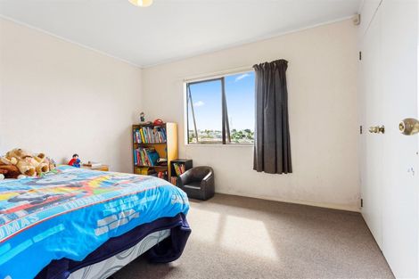 Photo of property in 8 Garton Drive, Massey, Auckland, 0614