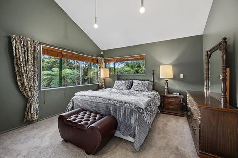 Photo of property in 28 Tyrico Close, Unsworth Heights, Auckland, 0632