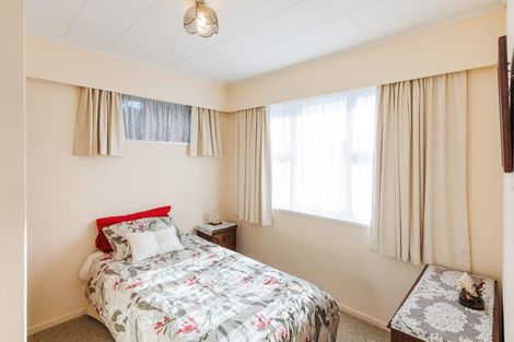 Photo of property in 5 Hollows Crescent, Takaro, Palmerston North, 4412