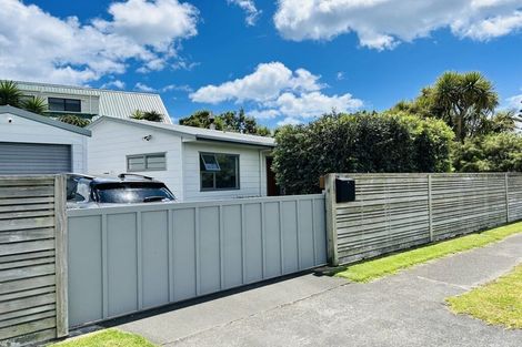 Photo of property in 185 Tutere Street, Waikanae Beach, Waikanae, 5036