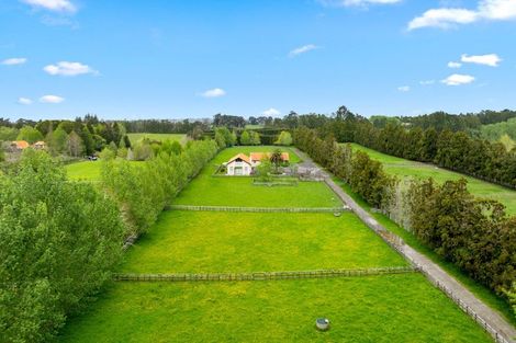 Photo of property in 744 Waitakere Road, Kumeu, 0891