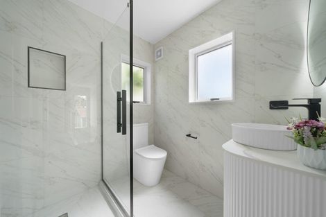 Photo of property in 17 Muir Avenue, Mangere Bridge, Auckland, 2022