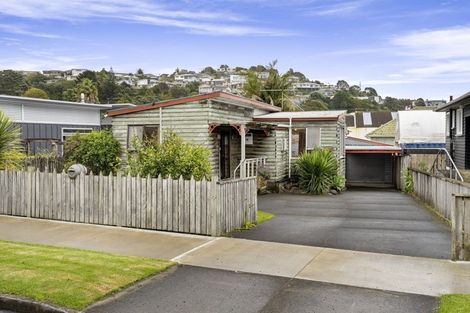 Photo of property in 30 Pioneer Road, Moturoa, New Plymouth, 4310