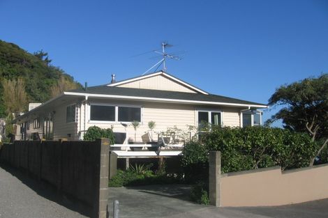 Photo of property in 2a Taumaru Avenue, Lowry Bay, Lower Hutt, 5013