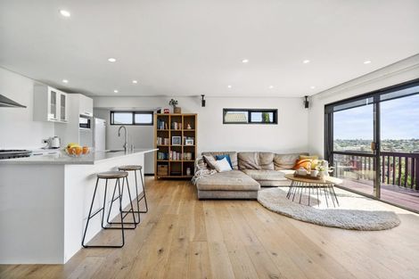 Photo of property in 1/870 Beach Road, Waiake, Auckland, 0630