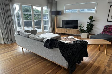 Photo of property in 118 Matipo Road, Te Atatu Peninsula, Auckland, 0610