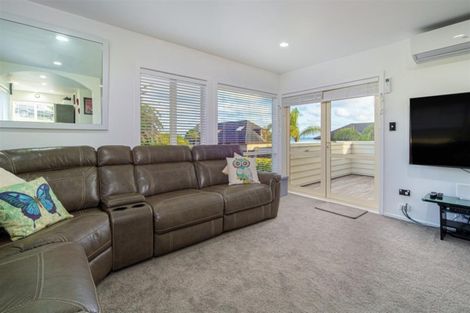 Photo of property in 2/29 Orchard Road, Browns Bay, Auckland, 0630