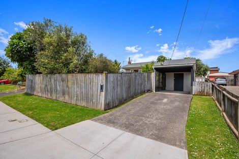 Photo of property in 71 Sylvan Crescent, Te Atatu South, Auckland, 0610