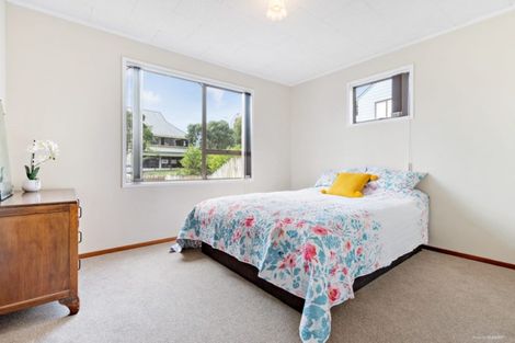 Photo of property in 17 Highland Park Drive, Highland Park, Auckland, 2010