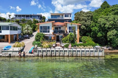 Photo of property in 16a Crispe Road, Clarks Beach, 2122