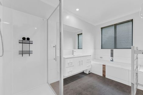 Photo of property in 1 Helenvale Crescent, Pokeno, 2402