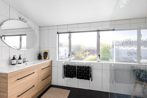 Photo of property in 2 Cobden Road, Bluff Hill, Napier, 4110