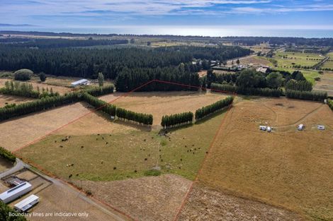 Photo of property in 10 Jelfs Road, Woodend Beach, Woodend, 7691