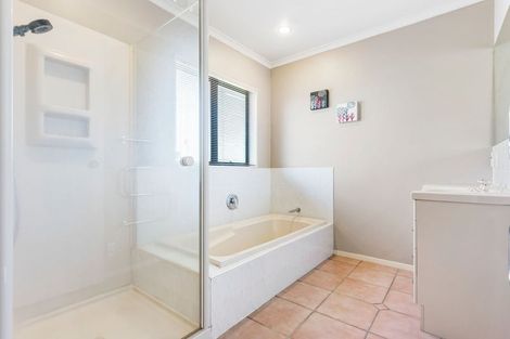 Photo of property in 2/25 Thirlmere Rise, Northpark, Auckland, 2013