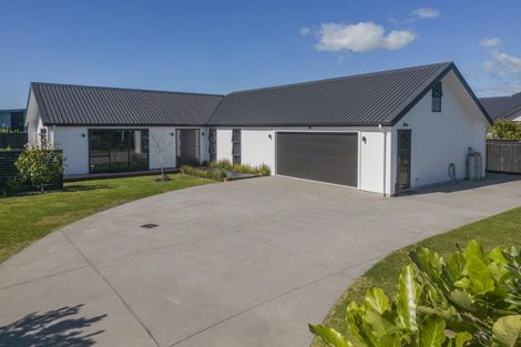 Photo of property in 128 Kupe Drive, Whitianga, 3510