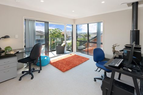 Photo of property in 19 Fairbairn Place, East Tamaki Heights, Auckland, 2016