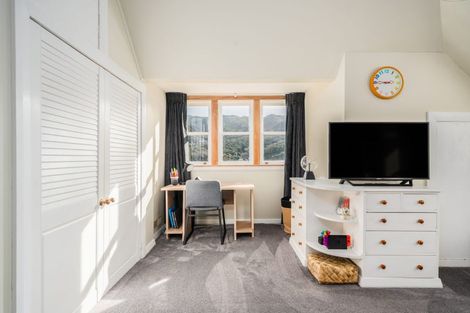 Photo of property in 28 Handyside Street, Tawa, Wellington, 5028