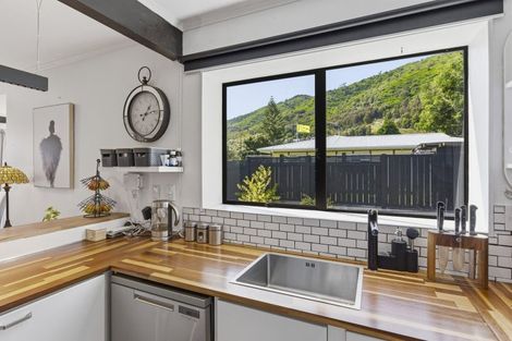 Photo of property in 72 Elizabeth Street, Waikanae, 5036