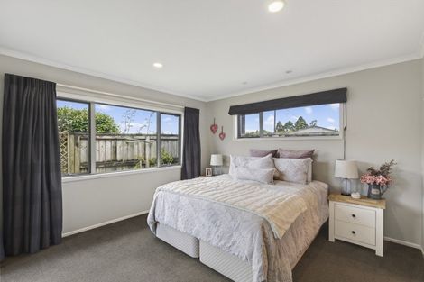 Photo of property in 2 Oakwood Drive, Highlands Park, New Plymouth, 4312