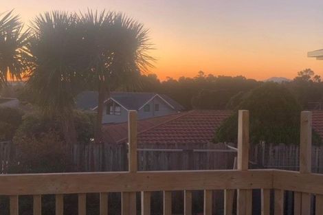 Photo of property in 9 Bradbury Road, Botany Downs, Auckland, 2010