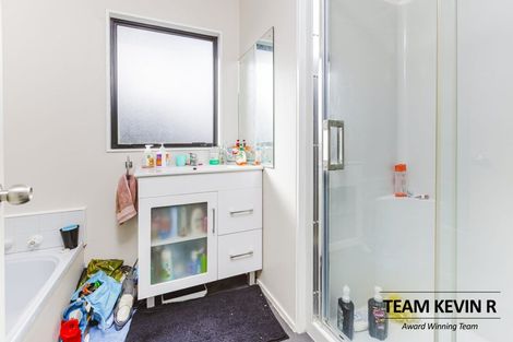 Photo of property in 1/8 Anglers Way, Wattle Downs, Auckland, 2102