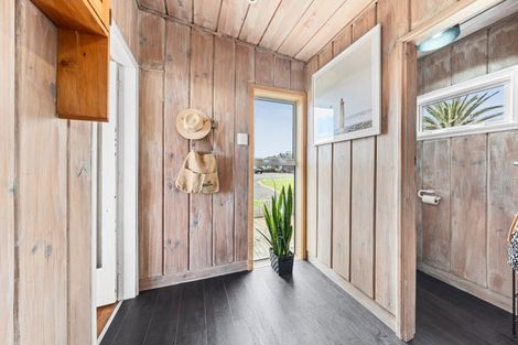 Photo of property in 11 Hector Place, Opunake, 4616