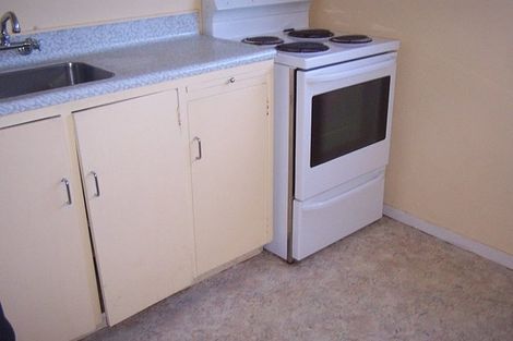 Photo of property in 1/72 Sylvan Avenue, Northcote, Auckland, 0627