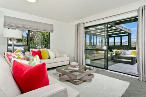 Photo of property in 2/17 Mirovale Place, Totara Vale, Auckland, 0629