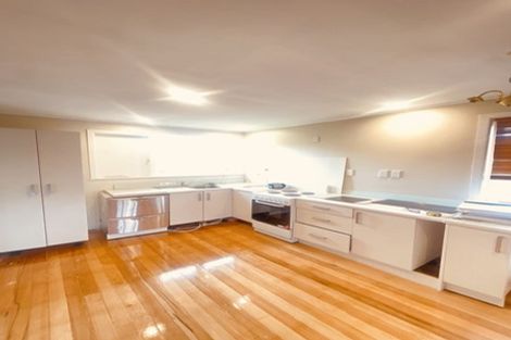 Photo of property in 28 Maui Pomare Street, Blockhouse Bay, Auckland, 0600