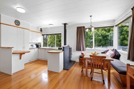 Photo of property in 410 South Road, Omata, New Plymouth, 4374