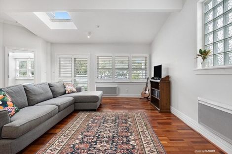 Photo of property in The Villas, 3/33 Hobson Street, Thorndon, Wellington, 6011
