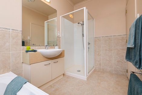 Photo of property in 9 Maryann Place, Greenhithe, Auckland, 0632