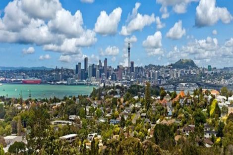 Photo of property in 92 Raleigh Road, Northcote, Auckland, 0627