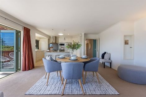 Photo of property in 35 Tindalls Bay Road, Tindalls Beach, Whangaparaoa, 0930