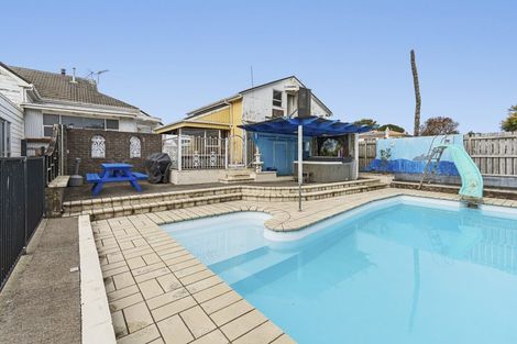 Photo of property in 7 Cracroft Street, Waitara, 4320
