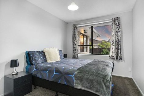 Photo of property in 2/8a Salford Avenue, Redwood, Christchurch, 8051