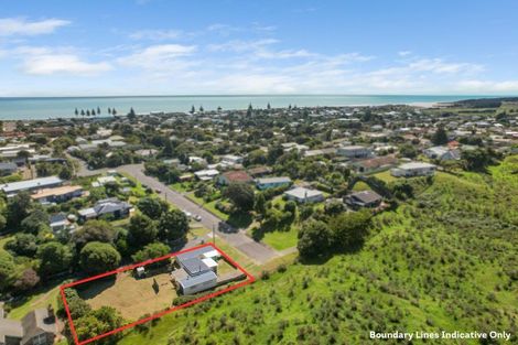 Photo of property in 11 Rata Street, Otaki Beach, Otaki, 5512