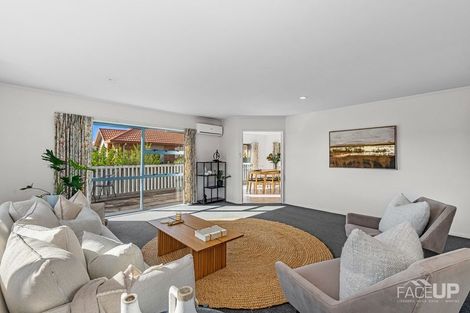 Photo of property in 1b Picasso Drive, West Harbour, Auckland, 0618