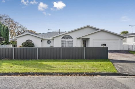 Photo of property in 15 Wood Street, Greytown, 5712