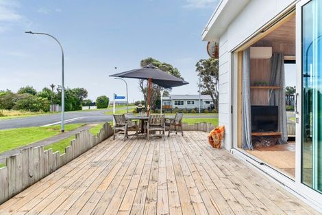 Photo of property in 11 Hector Place, Opunake, 4616