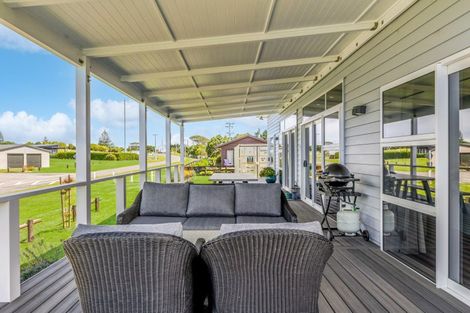 Photo of property in 4 Pinedale Crescent, Riversdale Beach, Masterton, 5872