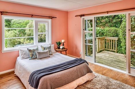 Photo of property in 88 Airlie Road, Plimmerton, Porirua, 5026