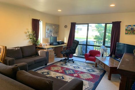 Photo of property in 6/4 John Jennings Drive, Oteha, Auckland, 0632