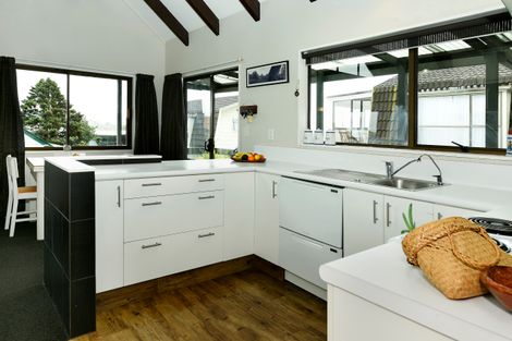 Photo of property in 2/169 Tahunanui Drive, Tahunanui, Nelson, 7011