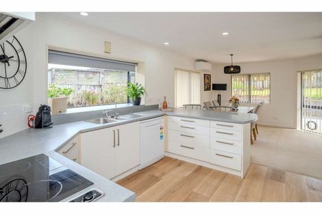 Photo of property in 11 Oakridge Drive, Kerikeri, 0230